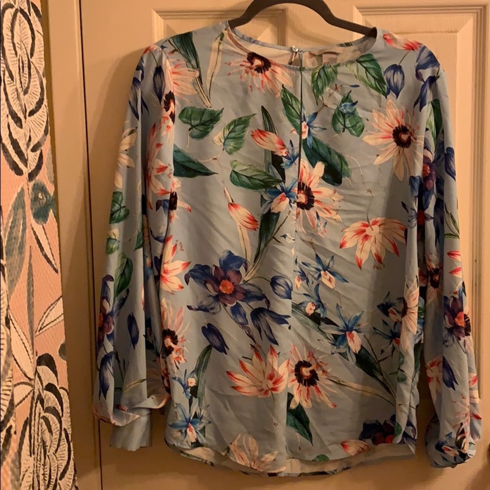Beautiful blouse great for work or church